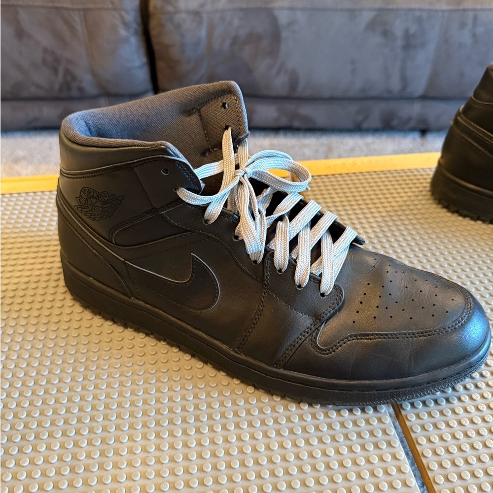 Jordan 1 Mid Men’s 13